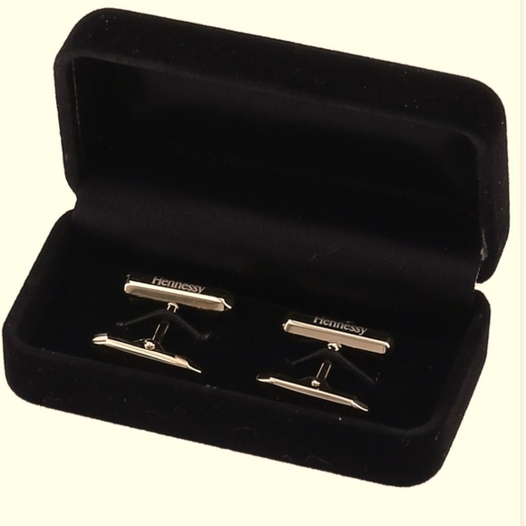 ✨NEW✨ Hennessy branded cufflinks in a velvet box - Picture 2 of 4
